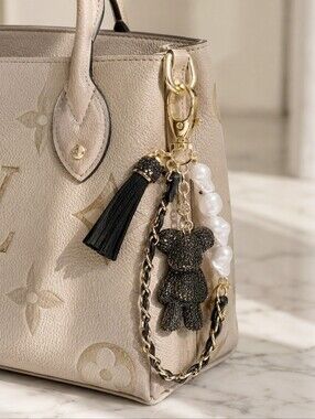 Eye Candy Smoke Rhinestone 3D Teddy Bear Bag Charm Keychain Tassel NWT EYECANDY